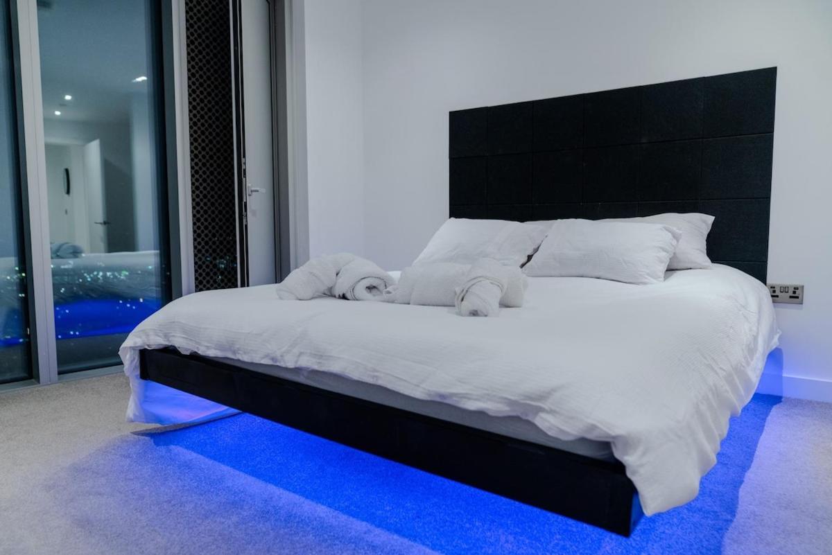 Luxury 2 Bed Penthouse With Stunning Views In Manchester City Centre Bagian luar foto
