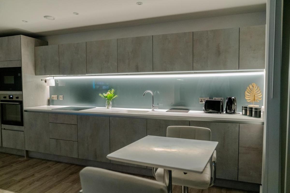 Luxury 2 Bed Penthouse With Stunning Views In Manchester City Centre Bagian luar foto