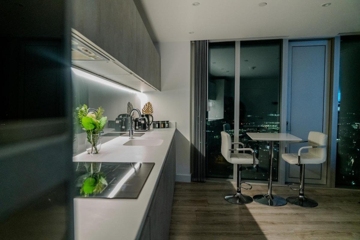 Luxury 2 Bed Penthouse With Stunning Views In Manchester City Centre Bagian luar foto