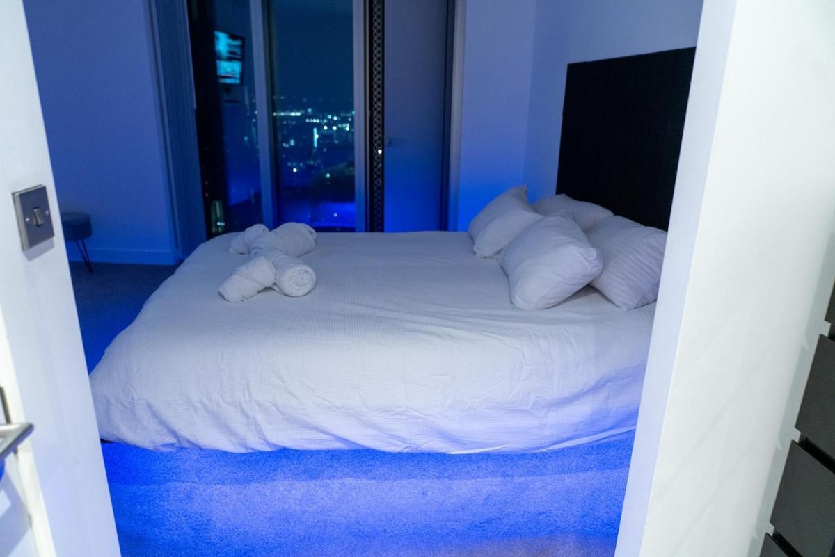 Luxury 2 Bed Penthouse With Stunning Views In Manchester City Centre Bagian luar foto