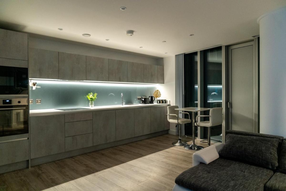 Luxury 2 Bed Penthouse With Stunning Views In Manchester City Centre Bagian luar foto