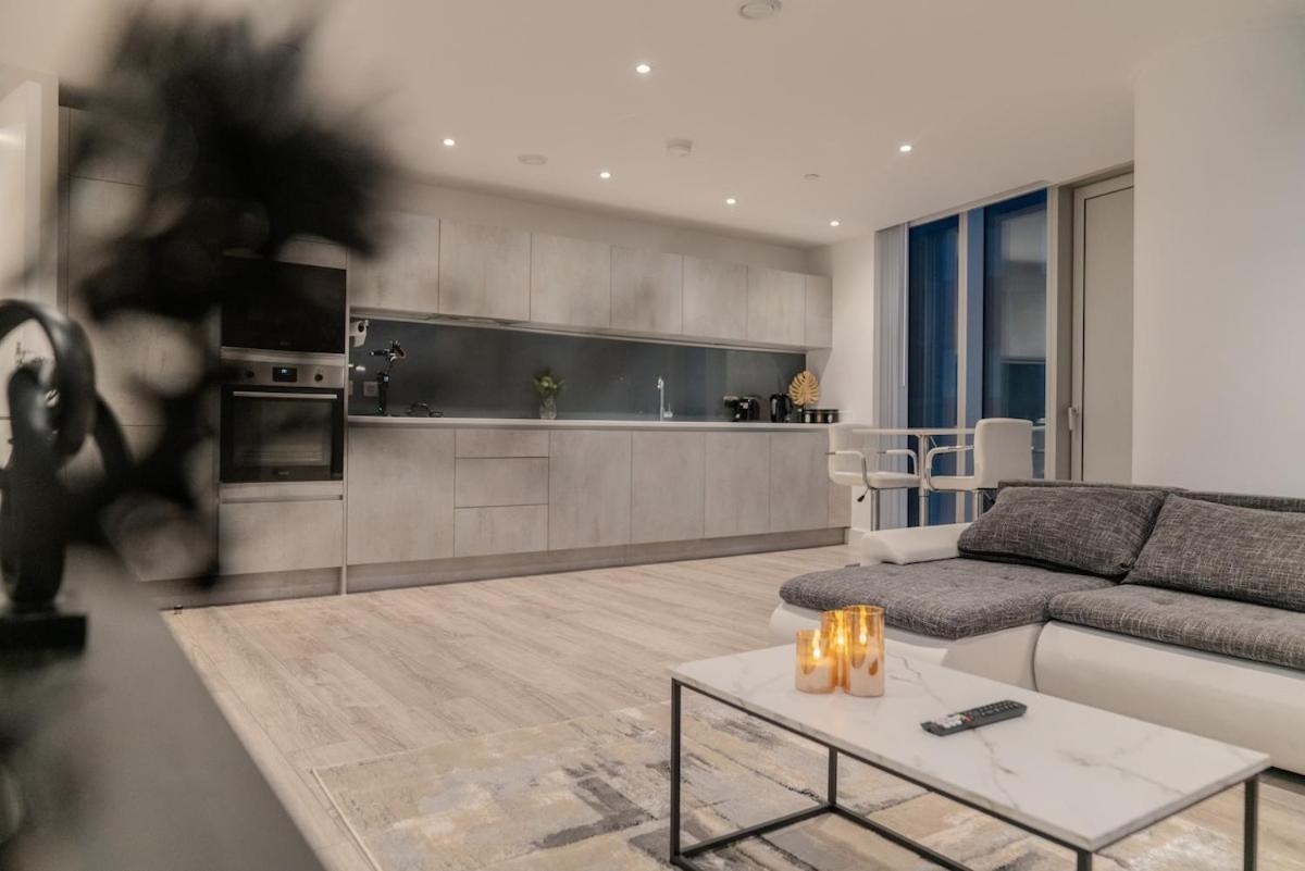 Luxury 2 Bed Penthouse With Stunning Views In Manchester City Centre Bagian luar foto