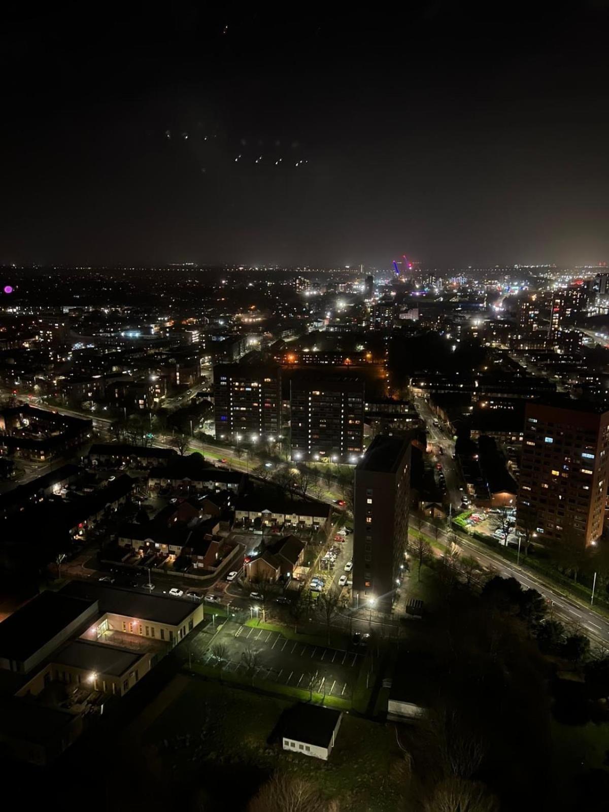Luxury 2 Bed Penthouse With Stunning Views In Manchester City Centre Bagian luar foto
